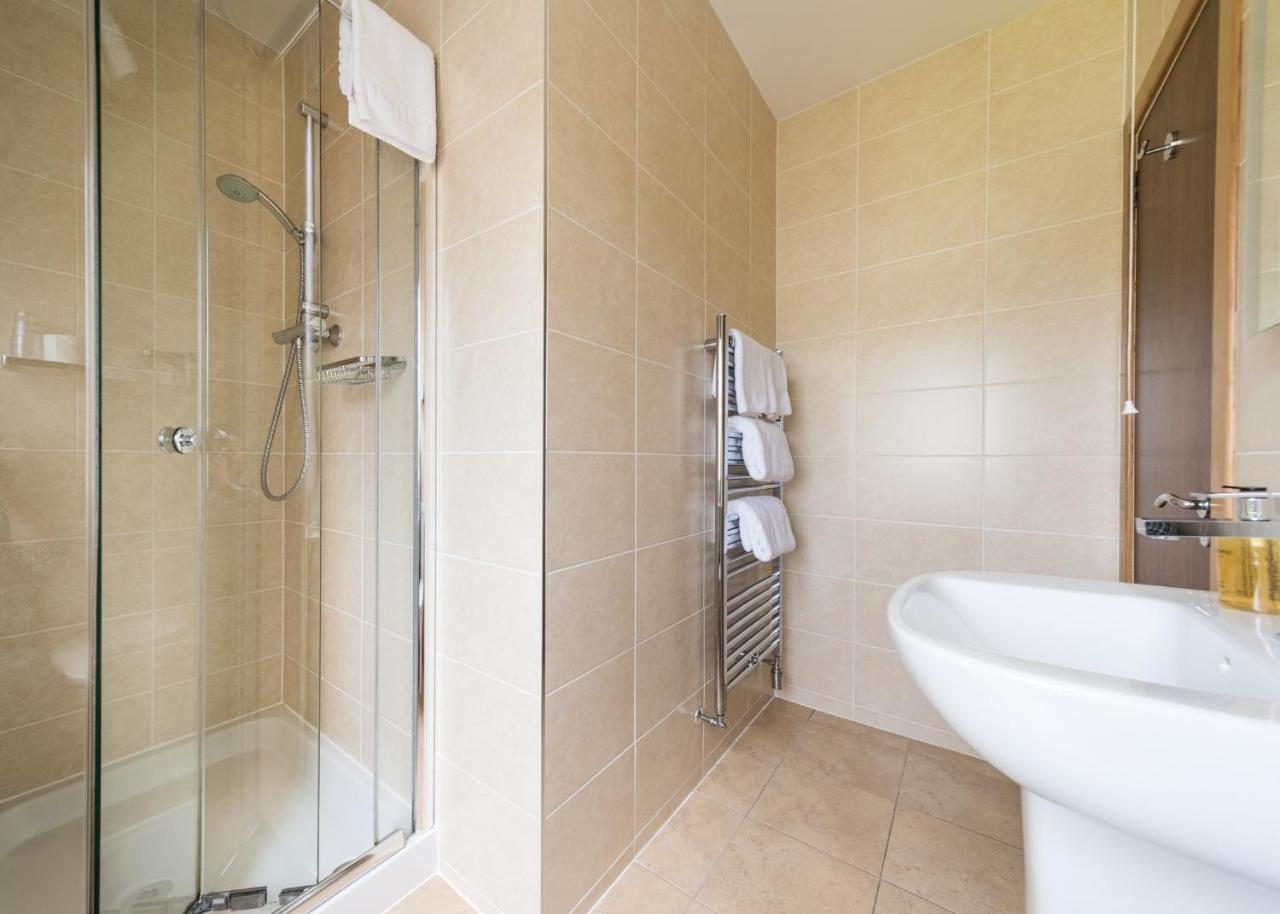 Triple Room Bathroom