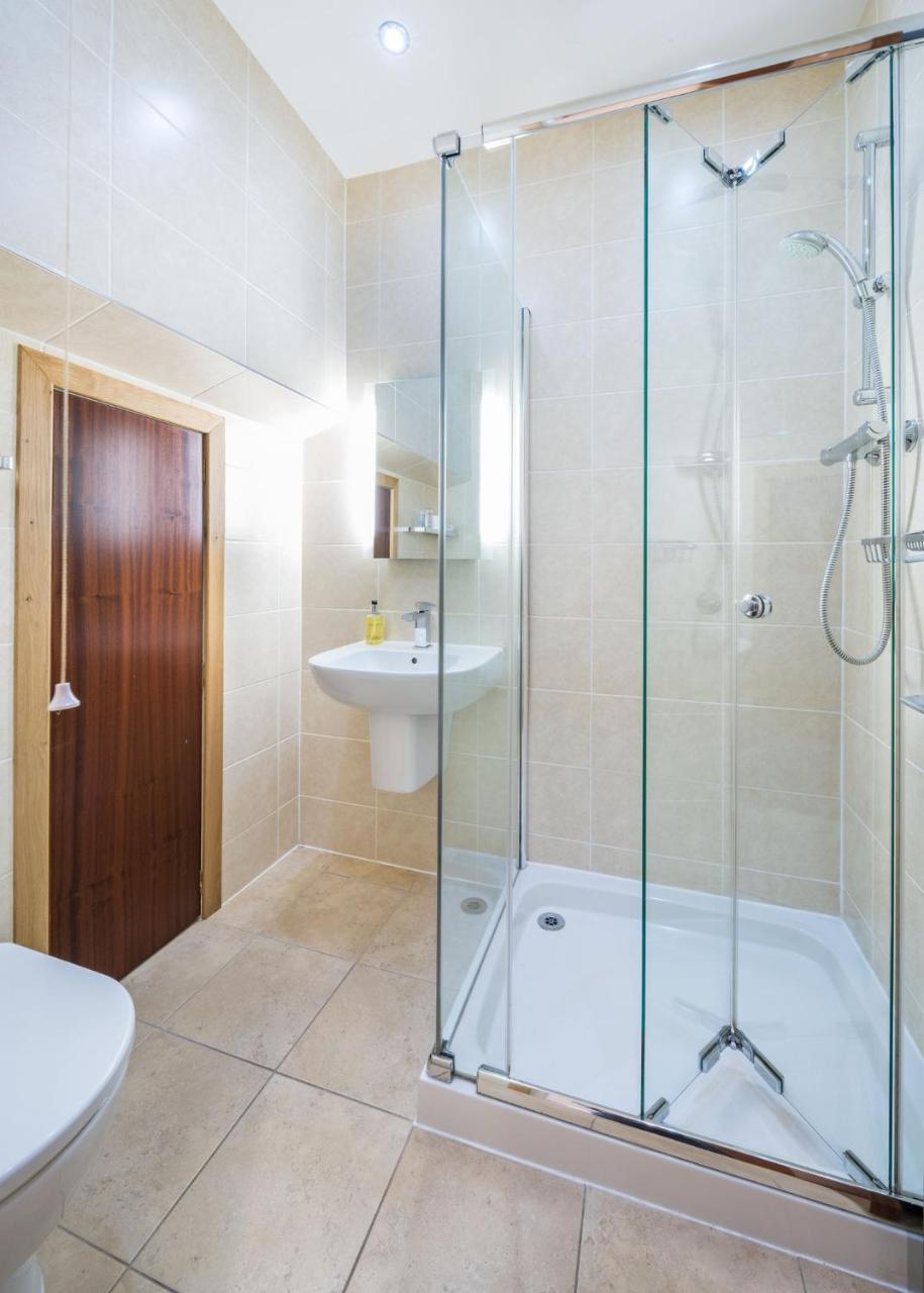 Twin Room Private External Bathroom