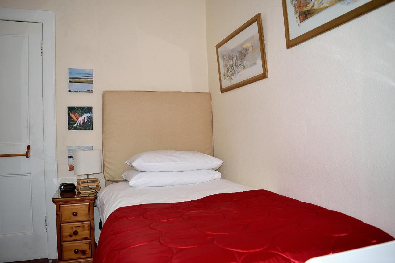 Single - Shared Bathroom